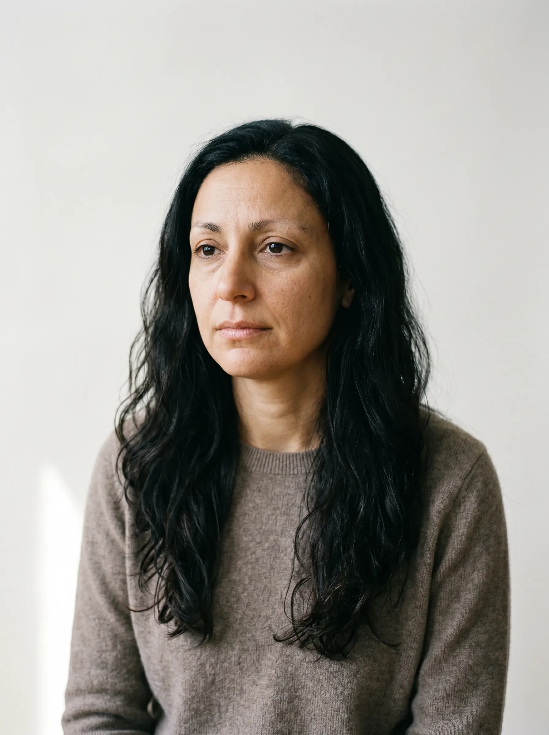 Editorial reconstruction of Rhea with thinning outer eyebrows and tired eyes consistent with low Free T3